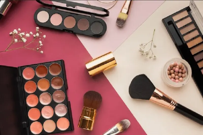 بهترین فروشگاه لوازم آرایشی مشهد: راهنمای جامع خرید و معرفی برترین‌ها